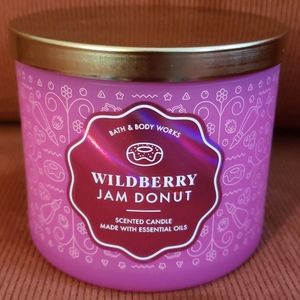 *2 for $40* 🍩Bath & Bodyworks Wildberry Jam Donut Candle🍩